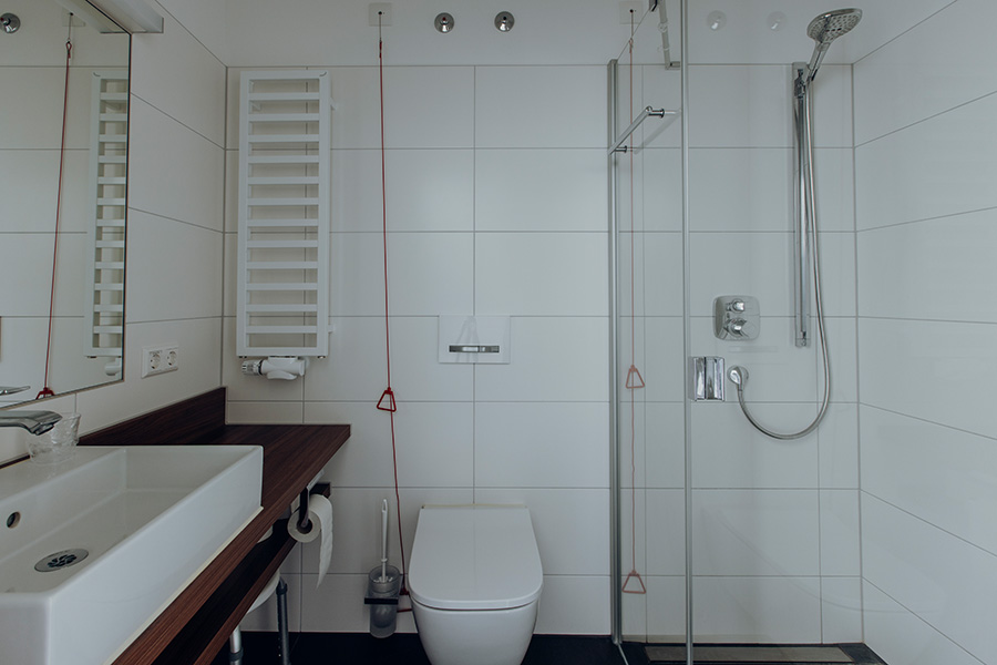 Blick in ein Patientenbadezimmer Blick in ein Patientenbadezimmer
